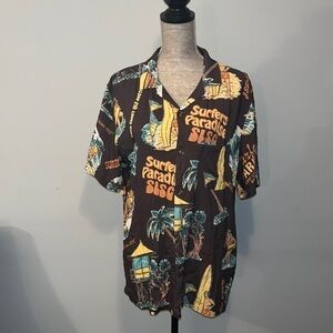 Surfers Paradise Mens Short Sleeve Button Up Shirt Surf. NWT
Design Size Medium